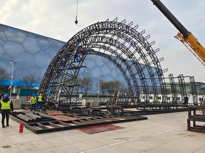 冬奧會北京頒獎廣場舞臺今晚亮相, “雪屋”中烘托高光時刻